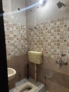 Bathroom Image of 650 Sq.ft 2 BHK Builder Floor for rent in Uttam Nagar New Delhi for Rs. 12060