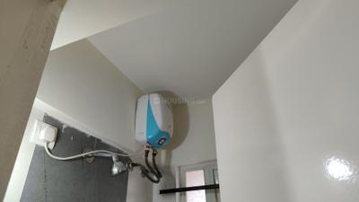 Bathroom Image of 650 Sq.ft 1 BHK Apartment / Flat for rent in Godrej Horizon, Mohammed Wadi Pune for Rs. 18000