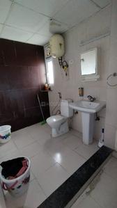 Bathroom Image of 1700 Sq.ft 3.5 BHK Apartment / Flat for sale in Saviour Greenisle, Crossings Republik Ghaziabad for Rs. 11000000