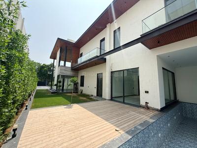 Building Image of 16200 Sq.ft 5 BHK Farm House for sale in Chhattarpur New Delhi for Rs. 350000000
