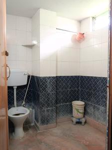 Common Bathroom One Image of 630 Sq.ft 2 BHK Apartment / Flat for rent in Mourigram Howrah for Rs. 8300