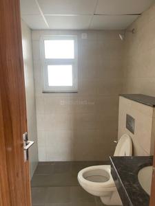 Bathroom Image of 2158 Sq.ft 4 BHK Apartment / Flat for sale in Experion Capital, Gomti Nagar Lucknow for Rs. 23500000