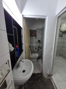 Bathroom Image of 1000 Sq.ft 3 BHK Apartment / Flat for rent in Sheikh Sarai New Delhi for Rs. 65000