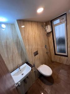 Bathroom Image of 700 Sq.ft 2 BHK Apartment / Flat for sale in Lodha Amara, Kolshet Thane for Rs. 9000000