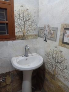 Bathroom Image of 150 Sq.ft 1 BHK Independent House for rent in Kharar Mohali for Rs. 11000