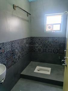 Bathroom Image of 1000 Sq.ft 4 BHK Apartment / Flat for rent in TWAD Nagar Madurai for Rs. 20000