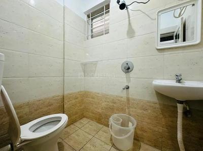 Bathroom Image of 650 Sq.ft 1 BHK Apartment / Flat for rent in Kamat Royale Co-op Hsg Society, Panjim Goa for Rs. 12000