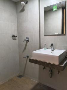 Common Bathroom Image of 1450 Sq.ft 3 BHK Apartment / Flat for sale in Matunga East Mumbai for Rs. 94500000