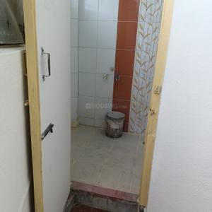 Bathroom Image of 800 Sq.ft 2 BHK Independent House for rent in Hebbal Bengaluru for Rs. 20000