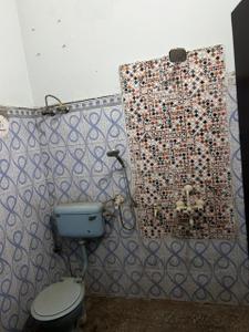 Bathroom Image of 1250 Sq.ft 3 BHK Independent House for rent in Krishna Nagar Lucknow for Rs. 15000