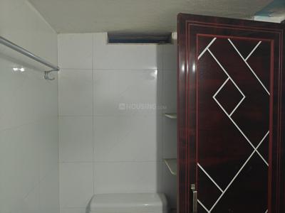Bathroom Image of 200 Sq.ft 1 RK Independent House for rent in Kankurgachi Kolkata for Rs. 6000
