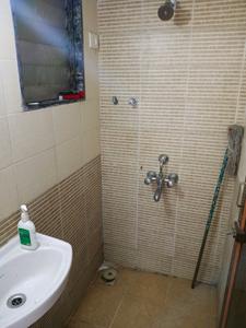 Common Bathroom Image of 405 Sq.ft 1 BHK Apartment / Flat for rent in Worli Mumbai for Rs. 50000