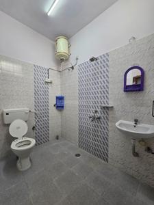 Bathroom Image of 1000 Sq.ft 1.5 BHK Independent House for rent in Kammanahalli Bengaluru for Rs. 18000