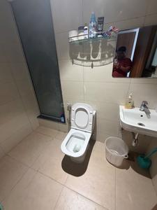 Bathroom Image of 875 Sq.ft 2 BHK Apartment / Flat for rent in Godrej The Suites, Jaypee Greens Greater Noida for Rs. 40000