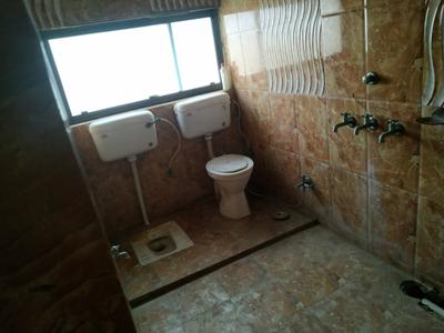 Bathroom Image of 500 Sq.ft 2 BHK Independent House for rent in Tikaitganj Lucknow for Rs. 6000