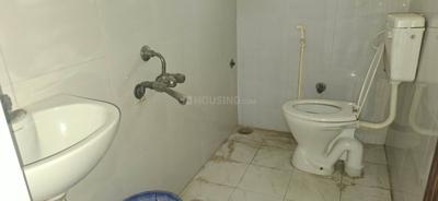 Bathroom Image of 1650 Sq.ft 3 BHK Independent House for rent in Thoraipakkam Chennai for Rs. 30000