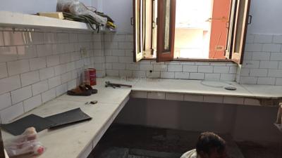 Kitchen Image of 1350 Sq.ft 2 BHK Builder Floor for rent in Arjun Nagar New Delhi for Rs. 35000