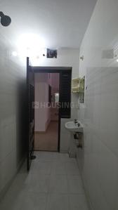 Bathroom Image of 900 Sq.ft 2 BHK Builder Floor for rent in Pitampura New Delhi for Rs. 29000