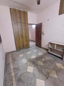 Bedroom Image of 900 Sq.ft 2.5 BHK Builder Floor for rent in Sant Nirankari Colony RWA, Mukherjee Nagar New Delhi for Rs. 25000