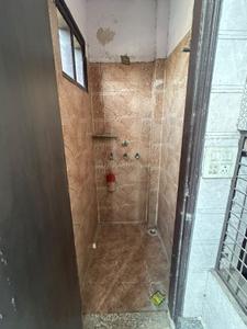 Bathroom Image of 700 Sq.ft 2 BHK Builder Floor for rent in RWA Jitar Nagar Block C, Krishna Nagar New Delhi for Rs. 18000