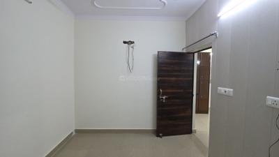 Bedroom Image of 1000 Sq.ft 3 BHK Apartment / Flat for rent in Shalimar Bagh New Delhi for Rs. 30000
