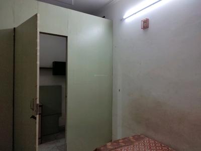 Bedroom Image of 800 Sq.ft 2 BHK Builder Floor for sale in Laxmi Nagar New Delhi for Rs. 6800000