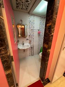 Bathroom Image of 1200 Sq.ft 2 BHK Apartment / Flat for rent in Ahuja Pali Hill, Bandra West Mumbai for Rs. 125000
