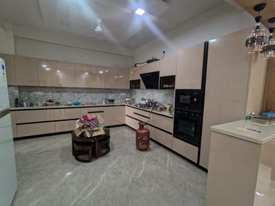 Kitchen Image of 4500 Sq.ft 4 BHK Builder Floor for sale in Sector 10A Gurgaon for Rs. 43000000