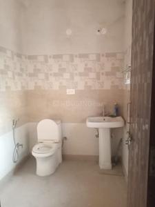 Bathroom Image of 750 Sq.ft 1.5 BHK Builder Floor for rent in Sector 63 A Noida for Rs. 18000