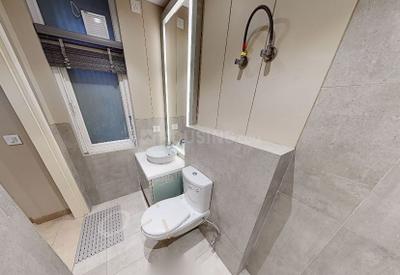 Bathroom Image of 1640 Sq.ft 2 BHK Apartment / Flat for sale in SS The Leaf, Sector 85 Gurgaon for Rs. 17600000