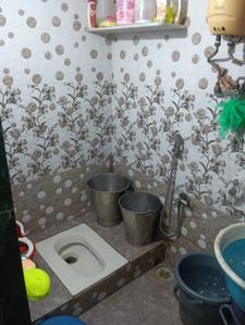 Bathroom Image of 700 Sq.ft 5 BHK Independent House for sale in Dharavi Mumbai for Rs. 4600000