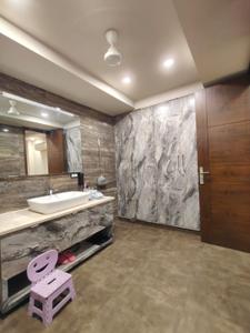 Bedroom Image of 2900 Sq.ft 4 BHK Builder Floor for rent in DLF Independent Floors, DLF Phase 3 Gurgaon for Rs. 150000