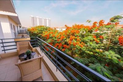 Balcony Image of 3008 Sq.ft 4.5 BHK Villa for sale in Paramount Golfforeste Villas, Surajpur Greater Noida for Rs. 31800000