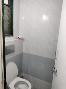 Common Bathroom One Image of 600 Sq.ft 1 BHK Apartment / Flat for rent in Bharat Vihar New Delhi for Rs. 17000