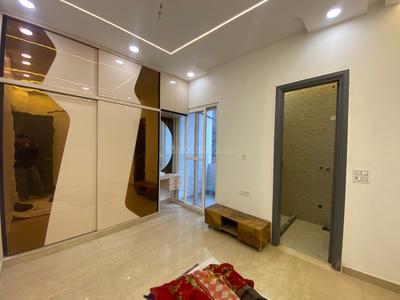Bedroom Image of 1000 Sq.ft 2 BHK Builder Floor for sale in Ramesh Nagar New Delhi for Rs. 15000000