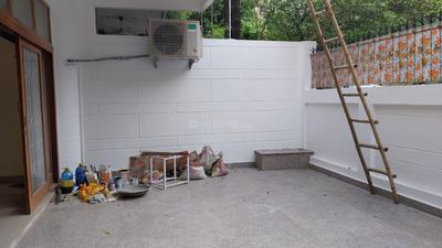Living Room Image of 2400 Sq.ft 4 BHK Builder Floor for rent in Arjun Nagar New Delhi for Rs. 150000