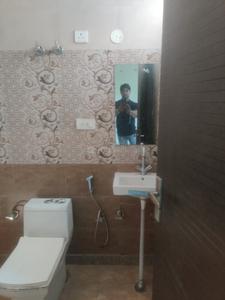 Bathroom Image of 1900 Sq.ft 2 BHK Builder Floor for rent in Palam Vihar Extension Gurgaon for Rs. 18500