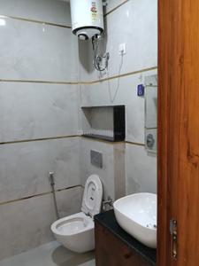 Bathroom Image of 1000 Sq.ft 2 BHK Builder Floor for rent in Sector 46 Gurgaon for Rs. 47000