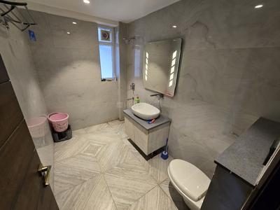 Bathroom Image of 4500 Sq.ft 5 BHK Builder Floor for sale in Big Block South City 2, Sector 49 Gurgaon for Rs. 60000000