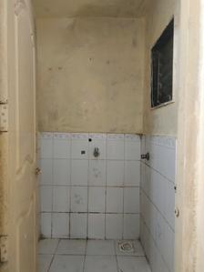 Common Bathroom One Image of 410 Sq.ft 1 BHK Apartment / Flat for sale in Kandivali West Mumbai for Rs. 6800000