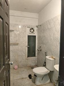 Common Bathroom Image of 910 Sq.ft 2.5 BHK Apartment / Flat for rent in Prateek Grand City, Siddharth Vihar Ghaziabad for Rs. 34000