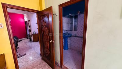 Bedroom Image of 1100 Sq.ft 2 BHK Builder Floor for rent in New Alipore Kolkata for Rs. 30500