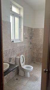 Bathroom Image of 2350 Sq.ft 3 BHK Apartment / Flat for rent in ATS Casa Espana, Bar Majra Mohali for Rs. 46000