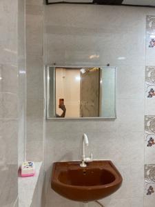 Bathroom Image of 400 Sq.ft 1 RK Studio for rent in Husainganj Lucknow for Rs. 10000