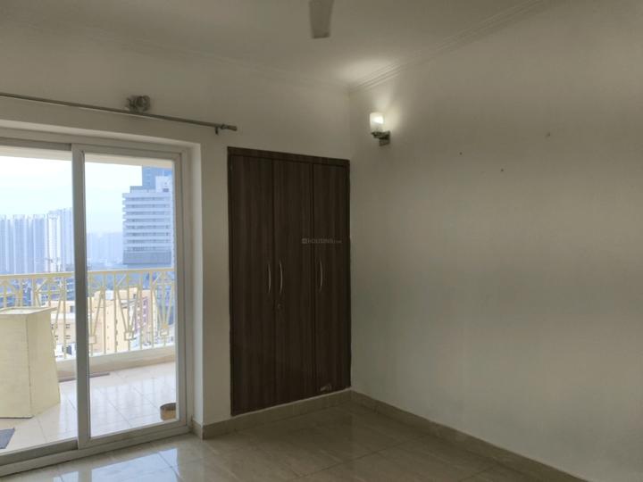 Gaur City 7th Avenue Main Image 1