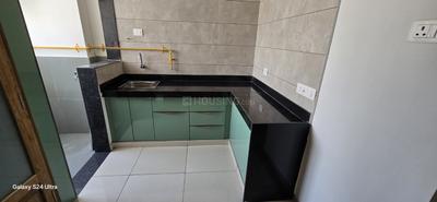 Kitchen Image of 750 Sq.ft 2 BHK Apartment / Flat for rent in Sunbuildcon Suryansh Sanidhya Shivalaya, Sarkhej Ahmedabad for Rs. 18000