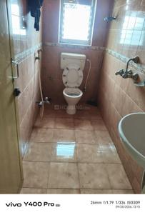 Bathroom Image of 900 Sq.ft 2 BHK Apartment / Flat for rent in Baghbazar Kolkata for Rs. 20000