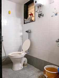 Common Bathroom Image of 850 Sq.ft 2 BHK Apartment / Flat for rent in Shree Sai Shilp, Mulund East Mumbai for Rs. 65000