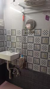 Bathroom Image of 1200 Sq.ft 2 BHK Builder Floor for rent in Bijoygarh Kolkata for Rs. 16000