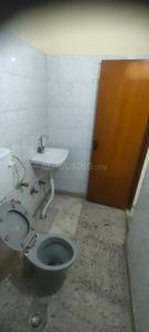 Bathroom Image of 1250 Sq.ft 3 BHK Builder Floor for rent in Vaishali Ghaziabad for Rs. 25000